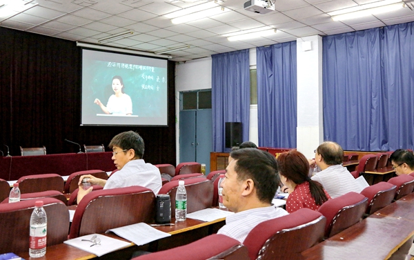 文科组评审会现场