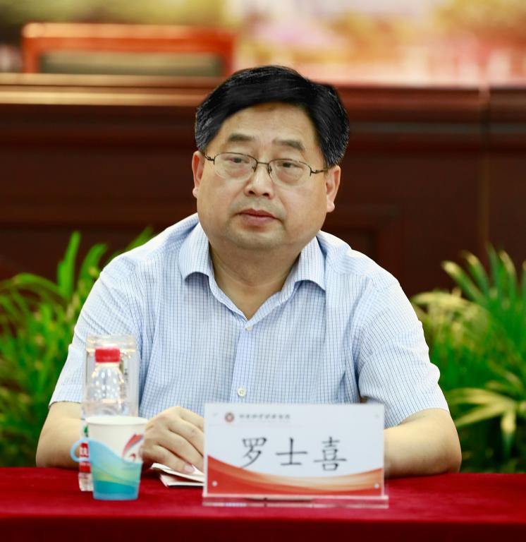 校长罗士喜致辞