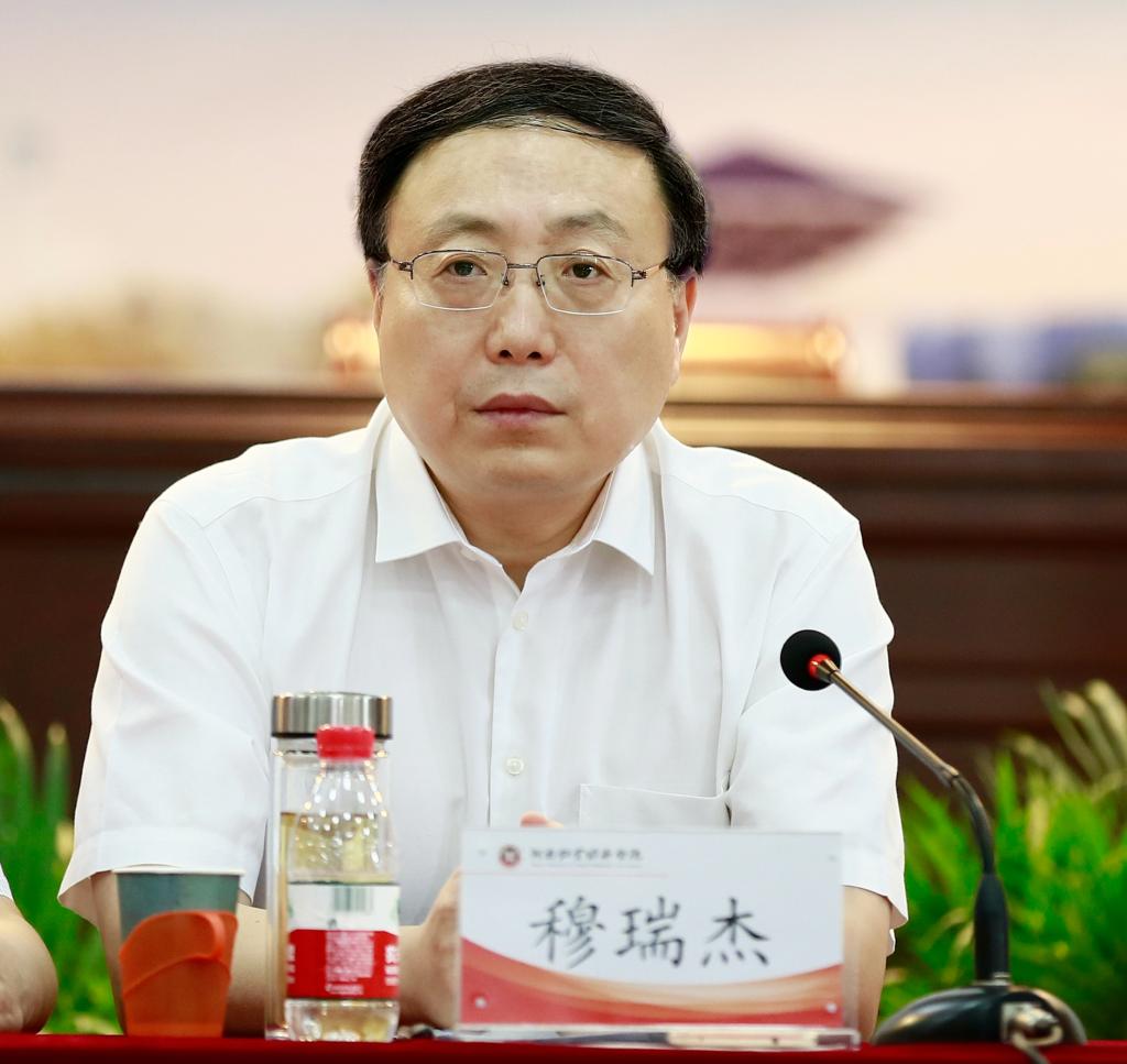 校党委书记穆瑞杰讲话