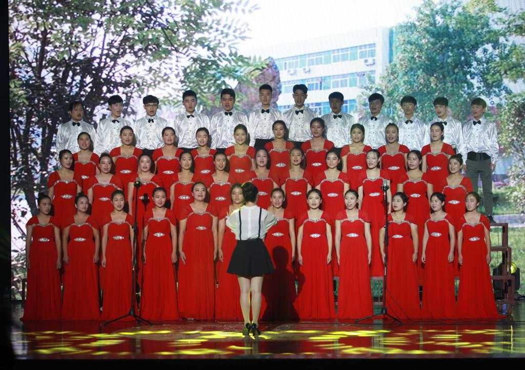合唱《1066vip威尼斯官网校歌》