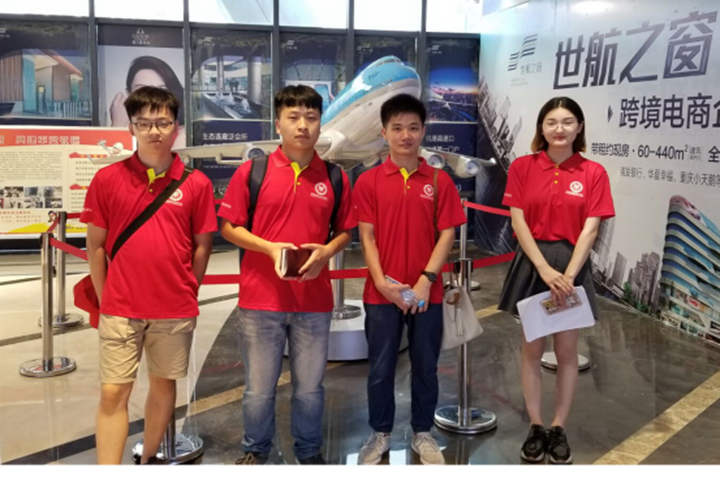 志愿者探访航空港,感受新成就