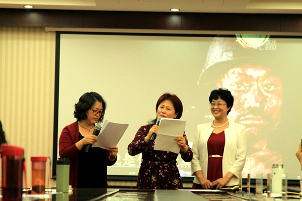 赵桂珍、葛丽娅、李春尽情讴歌《祖国啊,我亲爱的祖国》