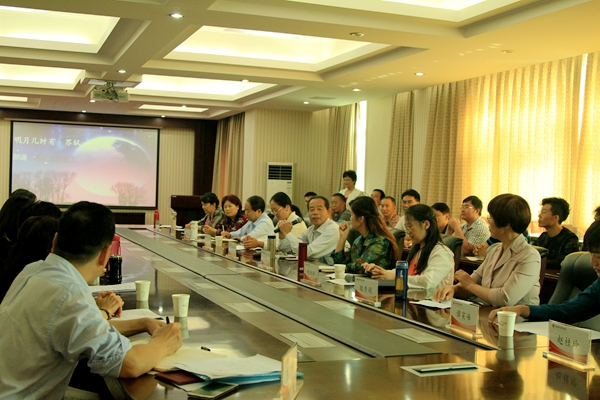 校工会主席田留栓为诗文朗诵比赛致辞