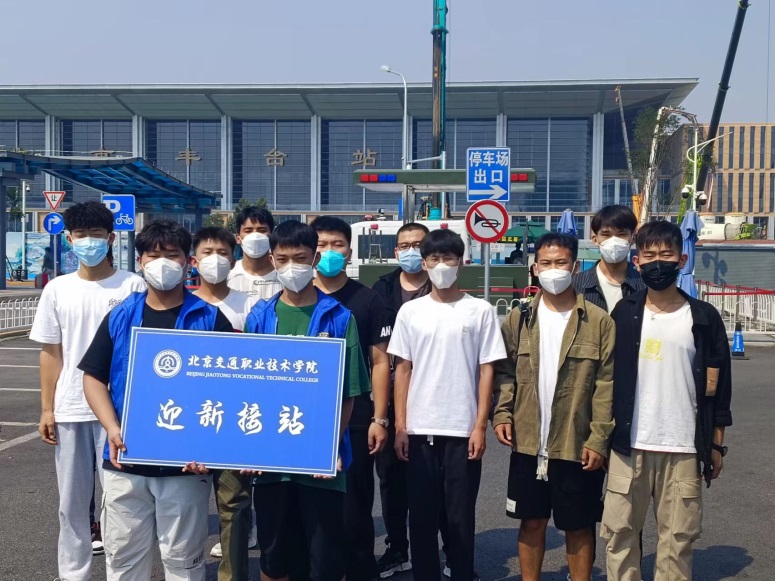 说明: I:\新闻稿、微信公众号\上传资料\2022年7-12月\2022.9.27路桥系迎新新闻稿\迎新新闻稿所用照片\2.jpg