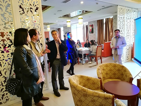 参观重庆第二师范学生实训