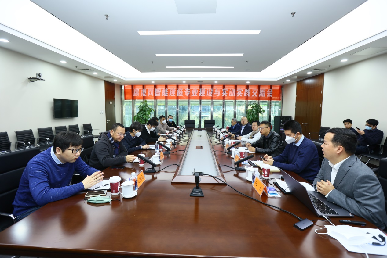 说明: I:\新闻稿、微信公众号\上传资料\2023年1-6\2023.2.17校企合作新局面----智能建造技术专业校外实训基地建新址\交流研讨.jpg